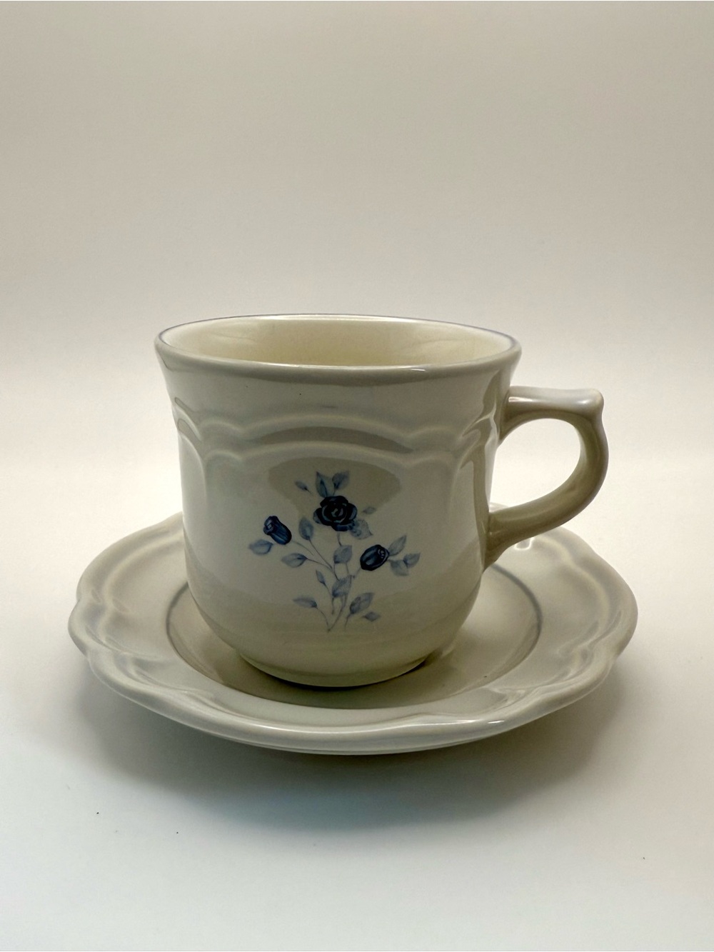 Vintage Pfaltzgraff Poetry Blue Rose tea cup set